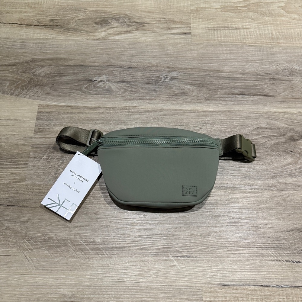 Freshly Picked Seoul Neoprene Play Pack Fannie pack green NWT